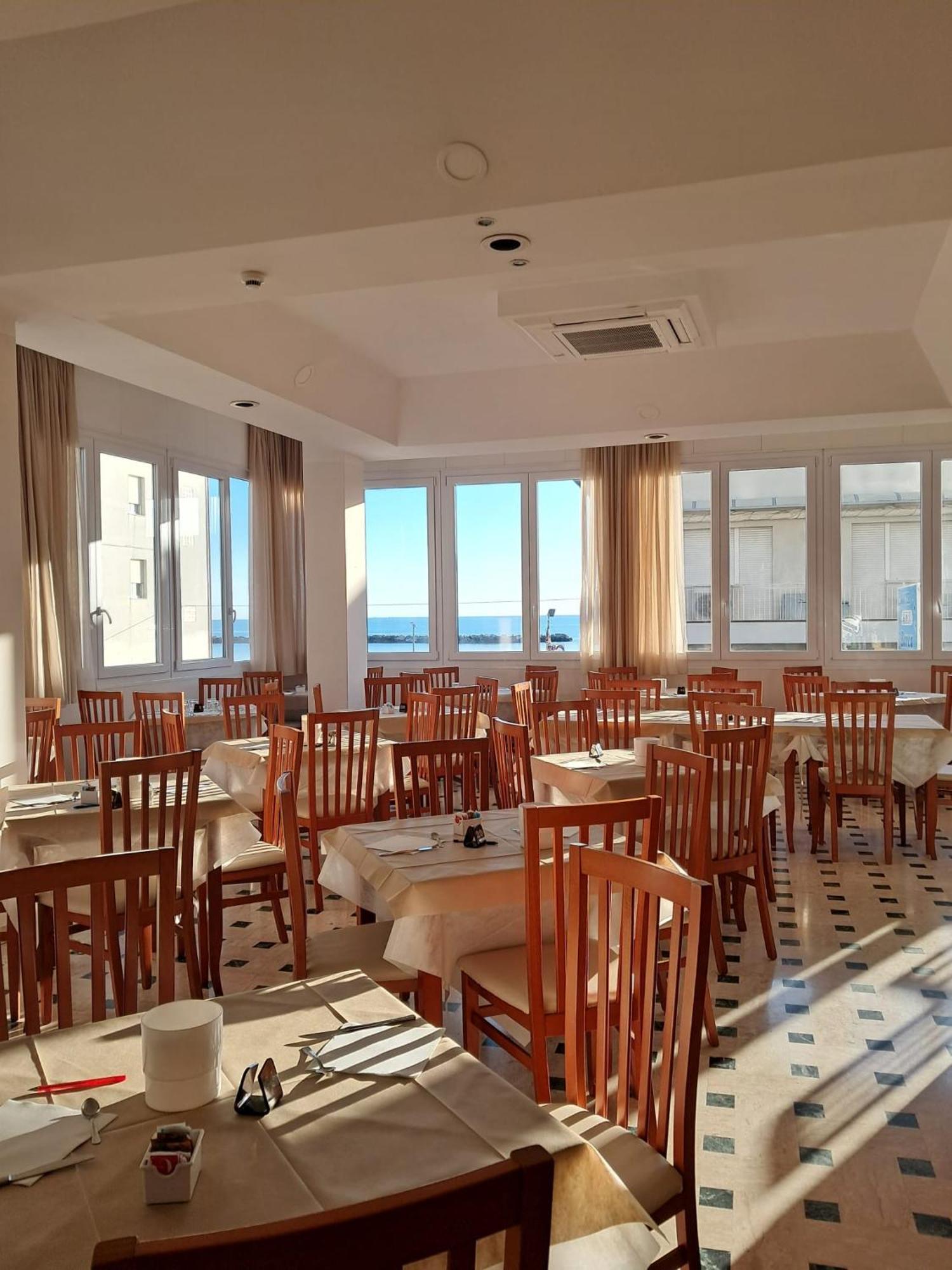 Hotel Barca D'Oro ベラーリア・イジェア・マリーナ エクステリア 写真