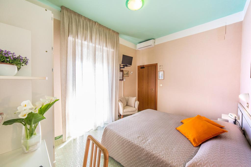 Hotel Barca D'Oro ベラーリア・イジェア・マリーナ エクステリア 写真